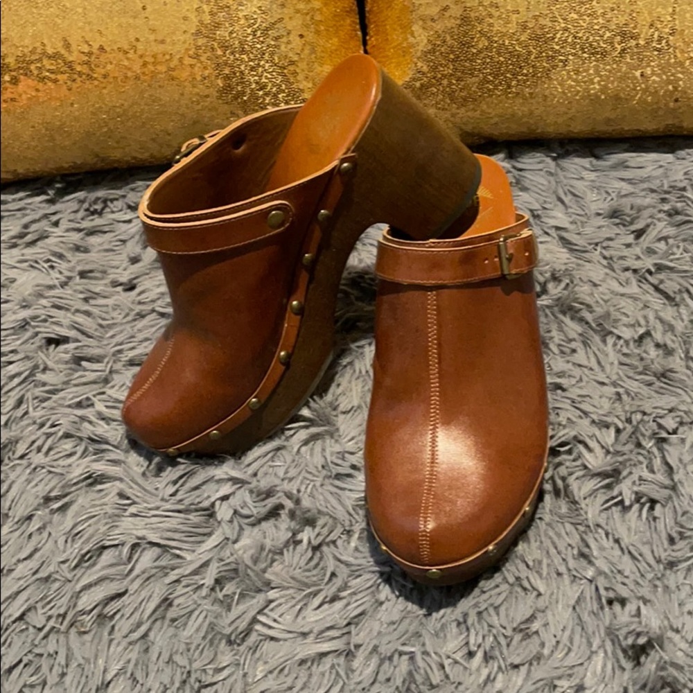 True Craft Clogs